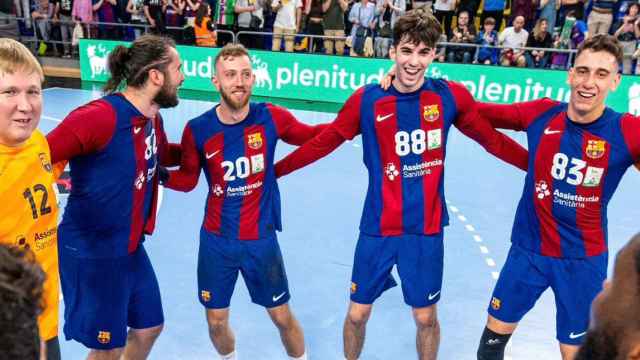 Los jugadores del Barça de balonmano celebran el 14º título de Liga Asobal consecutivo