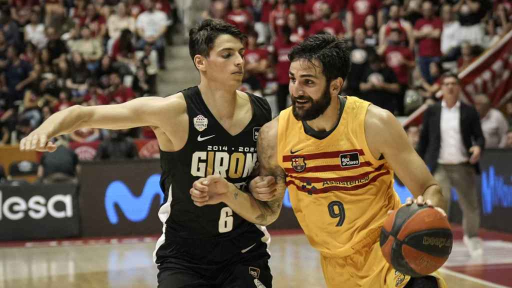 Ricky Rubio, defendido por Juani Marcos en el Girona-Barça de basket