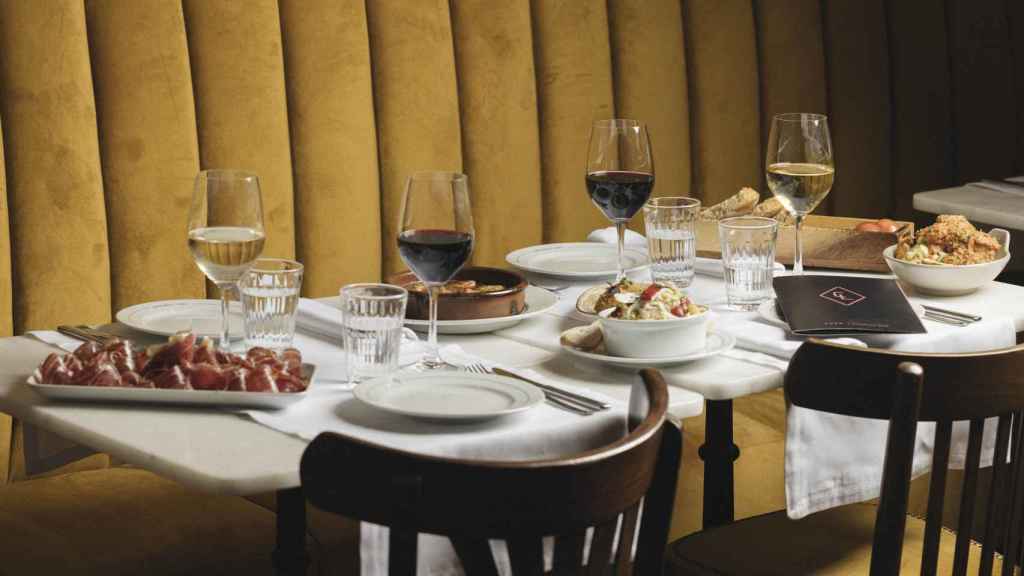 Una mesa en el nuevo restaurante Casa Leopoldo de Barcelona