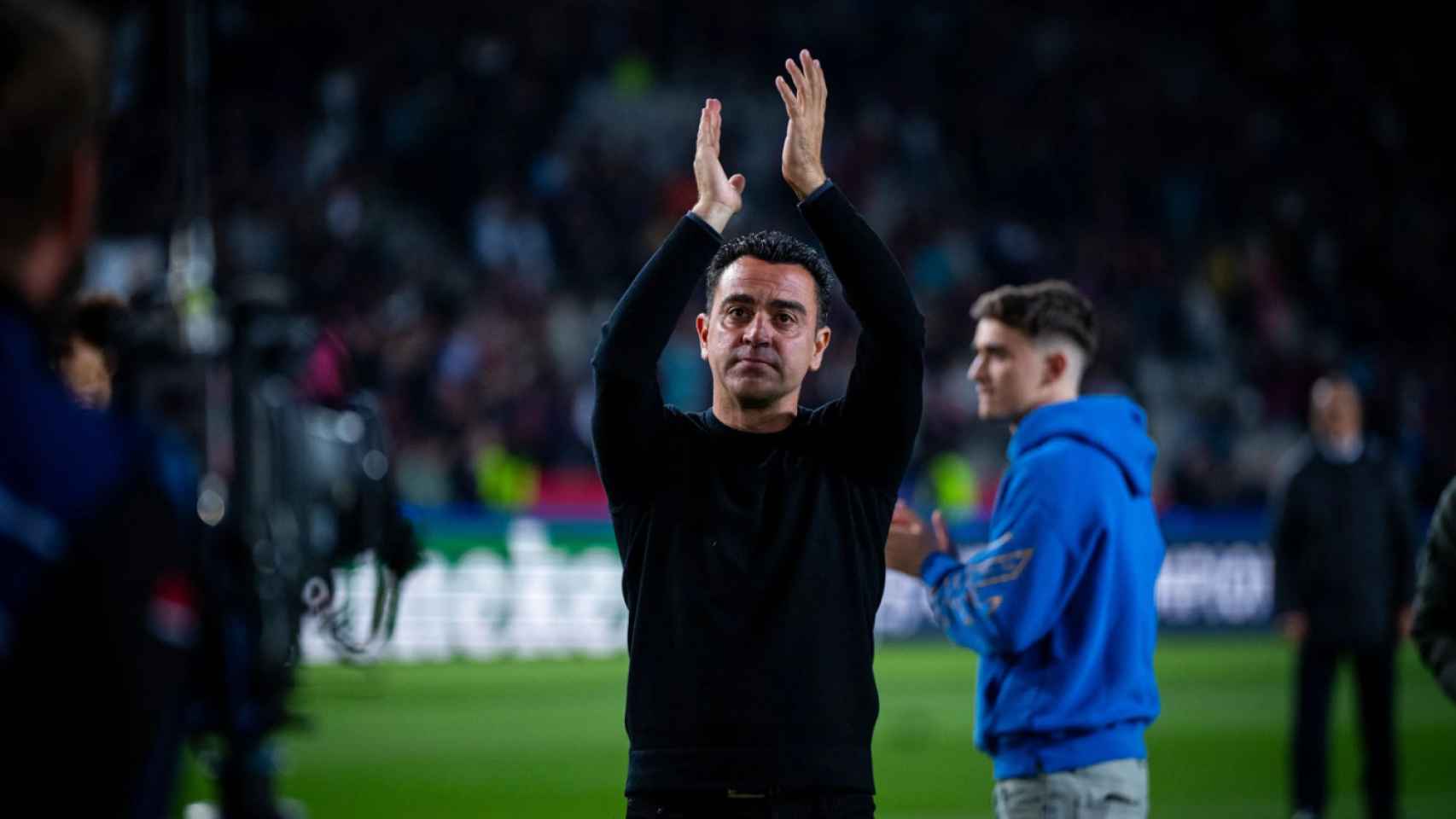Xavi Hernández agradece el apoyo de los culés en Montjuïc tras caer en Champions contra el PSG
