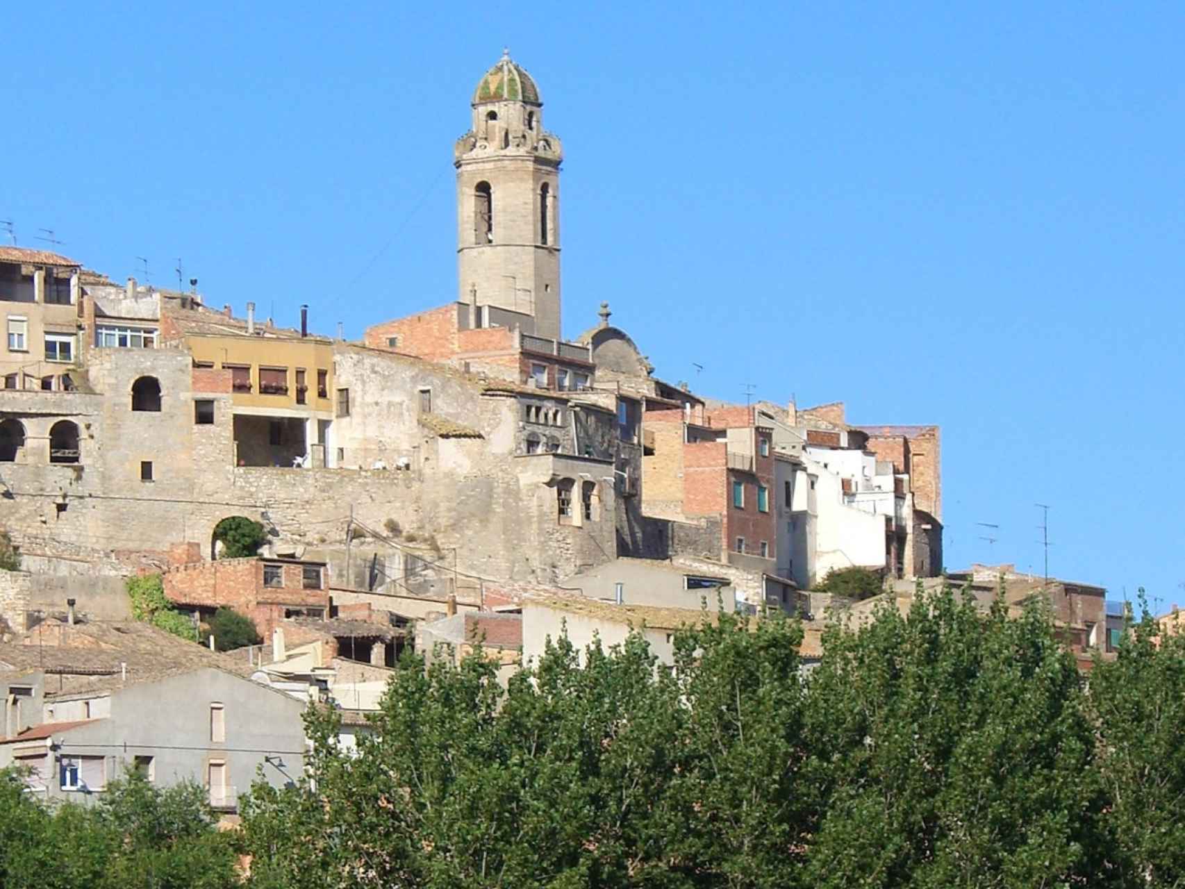 Graban un vídeo para adultos delante de una ermita de Lleida