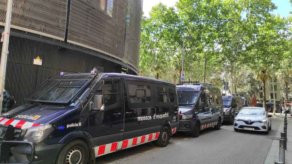 Los Mossos d'Esquadra blindan el Hotel Barceló Raval