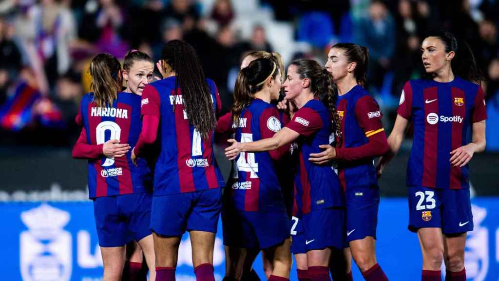 El Barça Femenino celebra una goleada en la Liga F