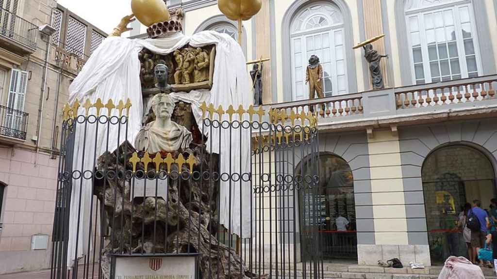 Monumento de Dalí a Francesc Pujols en Figueras