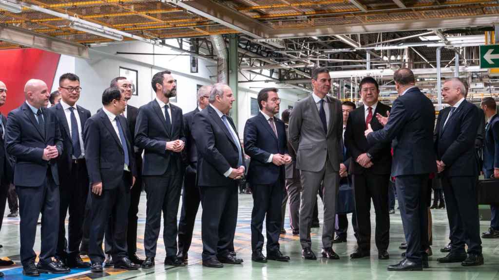 El acto de firma del acuerdo para que Chery y Ebro puedan producir en la antigua fábrica de Nissan en la Zona Franca