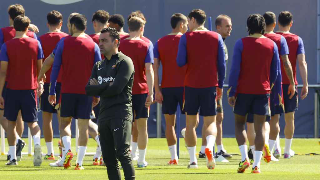 Xavi anuncia la convocatoria del decisivo Madrid-Barça: 23 futbolistas