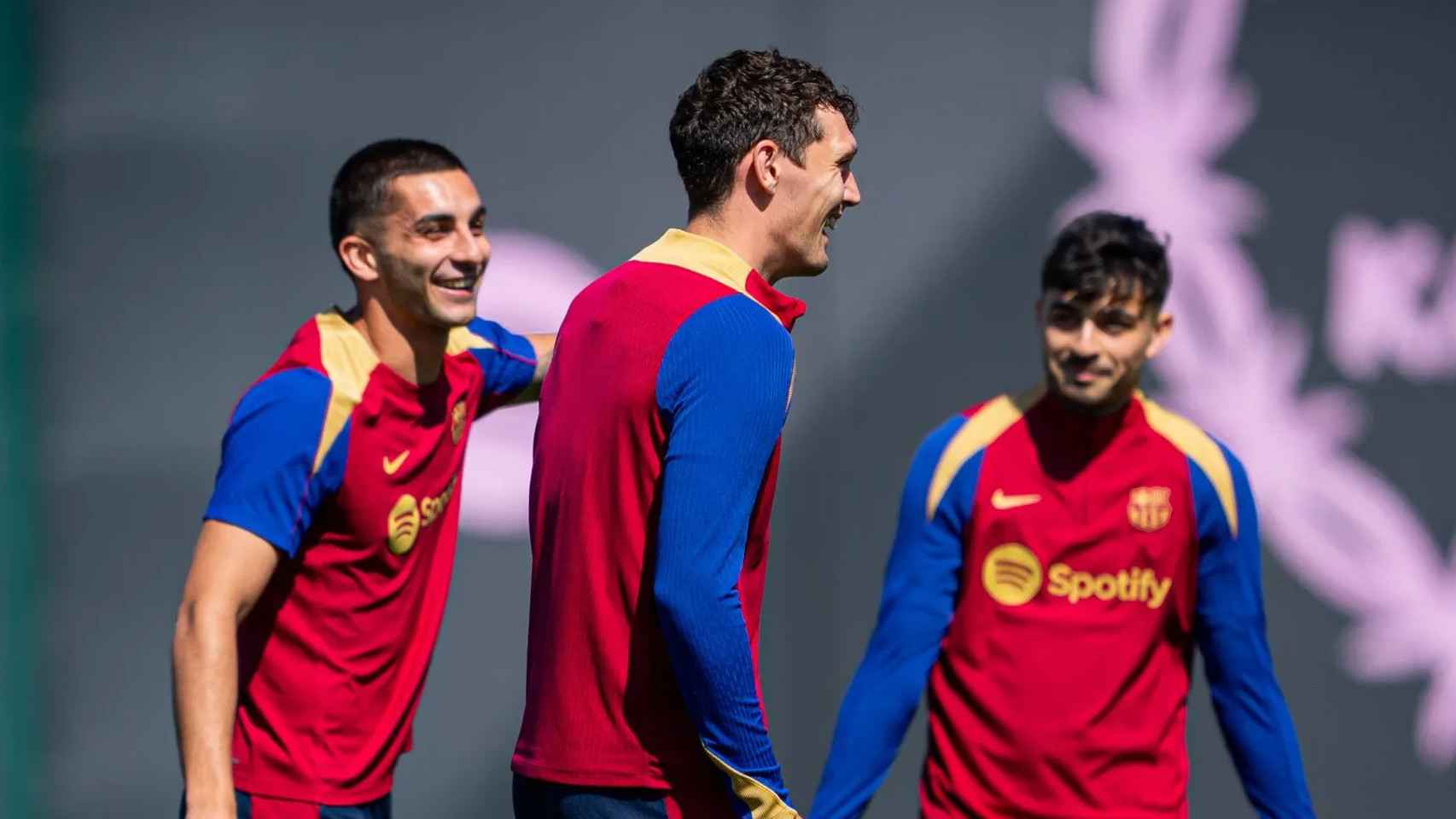 Ferran Torres, Christensen y Pedri, en el entrenamiento del Barça previo al clásico