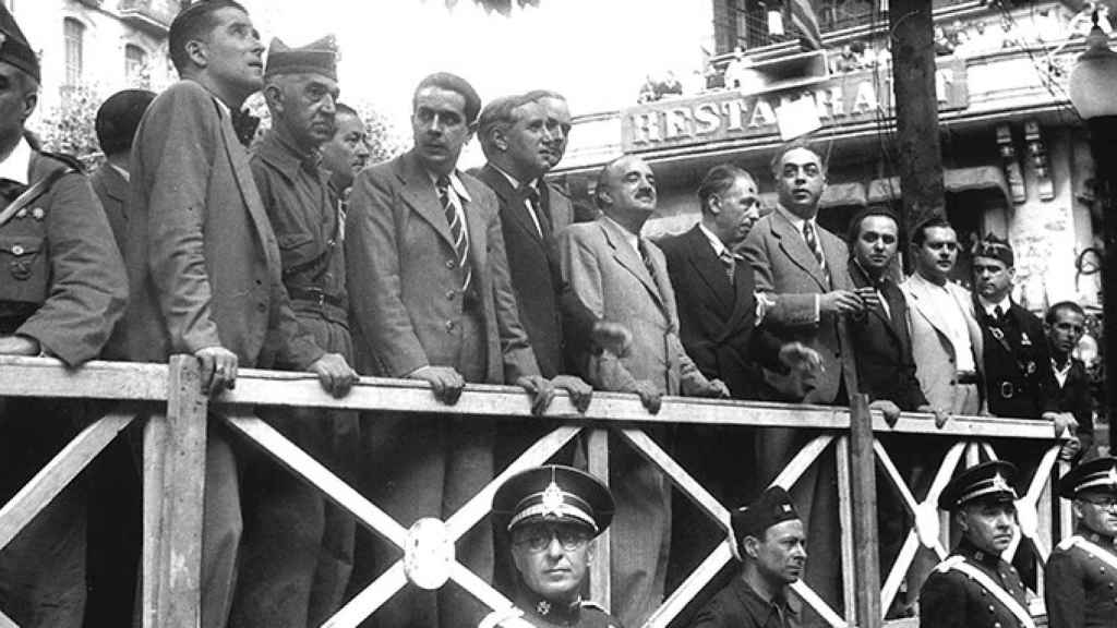 José Aranguren (2i), con el 'expresident' Lluís Companys (6d) en Barcelona en 1936