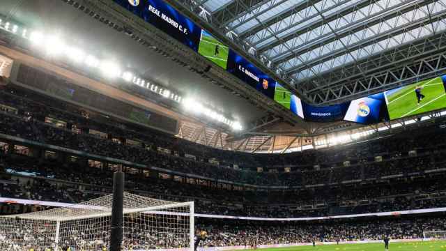 Vista panorámica de las gradas del Bernabéu y su videomarcador