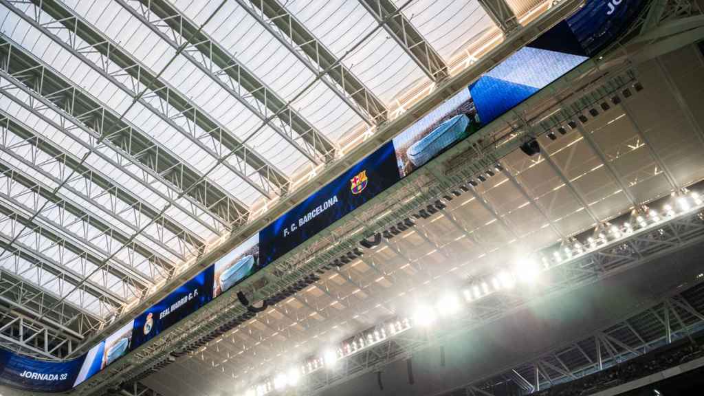 El estadio Santiago Bernabéu, durante el clásico entre Real Madrid y Barça de la Liga 23-24