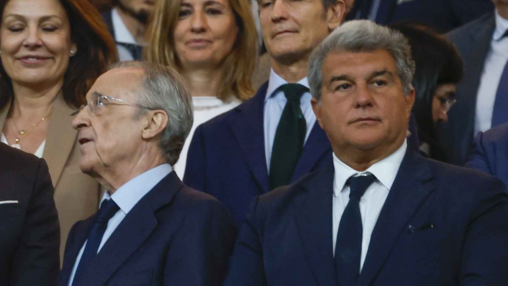 Florentino Pérez y Joan Laporta, en el palco del Santiago Bernabéu durante el clásico