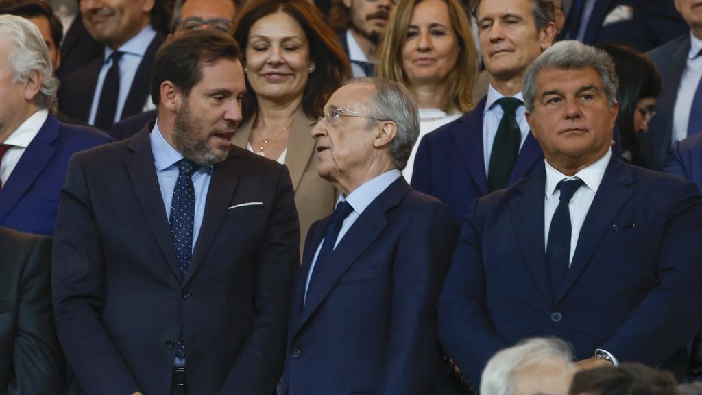 Florentino Pérez y Joan Laporta, en el palco del Santiago Bernabéu durante el clásico