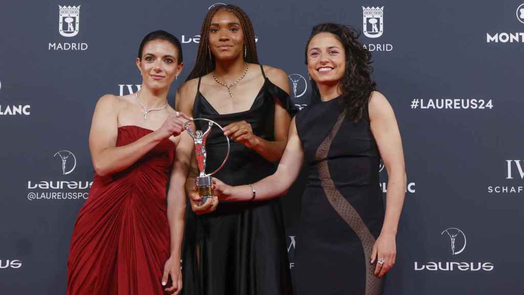 Aitana Bonmatí, Salma Paralluelo e Ivana Andrés recogen el premio Laureus a equipo del año para la selección española