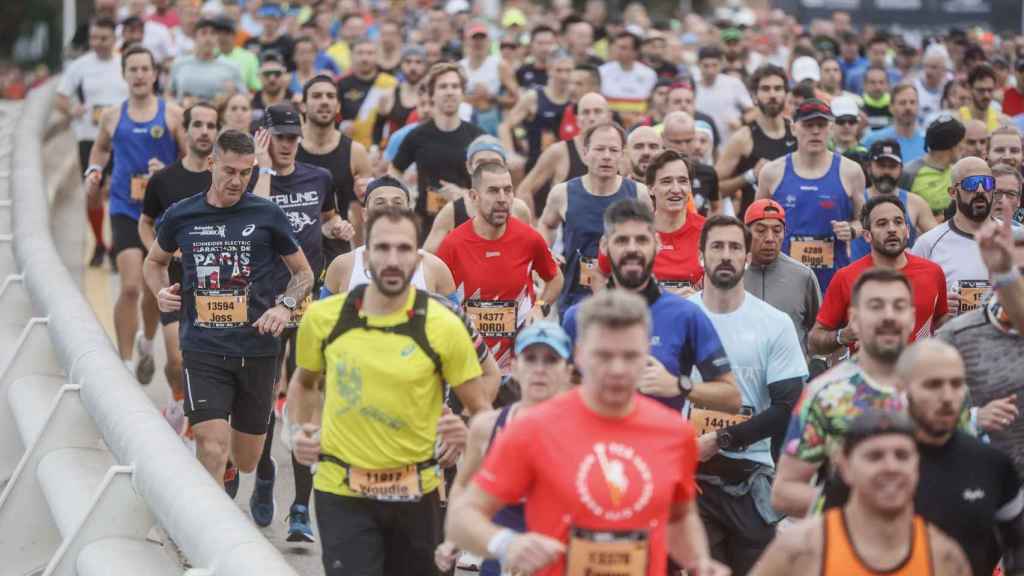 Salvador Illa entre las 30.000 personas que corrieron la Maratón de Valencia