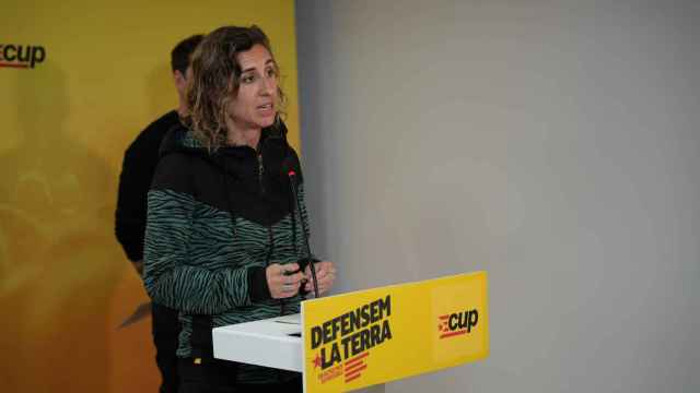 La candidata de la CUP a la Presidencia de la Generalitat, Laia Estrada, en rueda de prensa