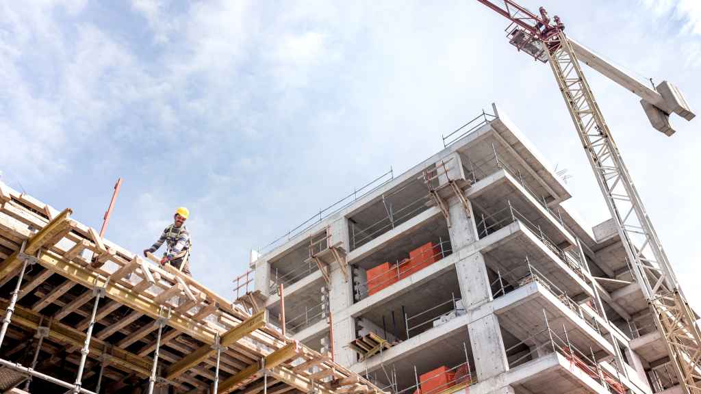 Edificio de viviendas en construcción