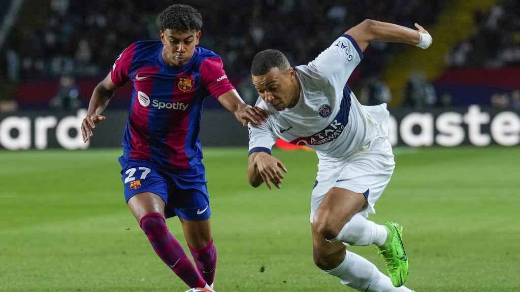 Lamine Yamal y Kylian Mbappé durante el Barça-PSG en Montjuïc