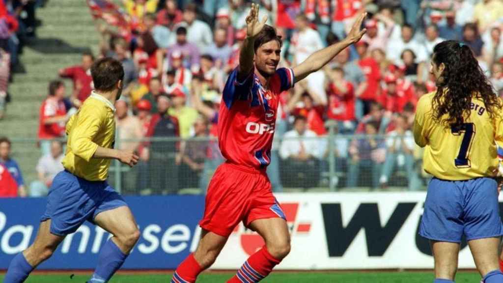 Helmer festeja su gol anotado contra el Nuremberg en 1994