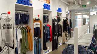 Este es el outlet que vende ropa de Massimo Dutti y Bershka: hasta el 70% por debajo del precio