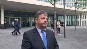 El abogado Daniel Vosseler frente a la Ciudad de Justicia de Barcelona
