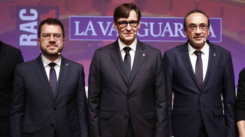 Los candidatos Pere Aragonès (ERC), Salvador Illa (PSC) y Josep Rull (Junts+) en el debate electoral de 'La Vanguardia' y RAC1