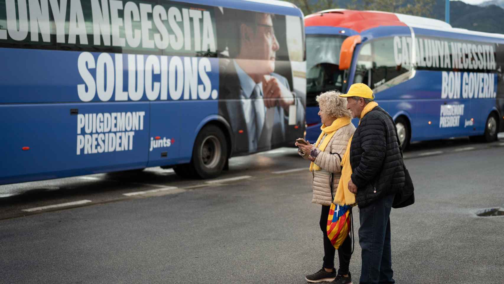 Ambiente antes del inicio de un acto electoral de Puigdemont en Argelès-sur-Mer