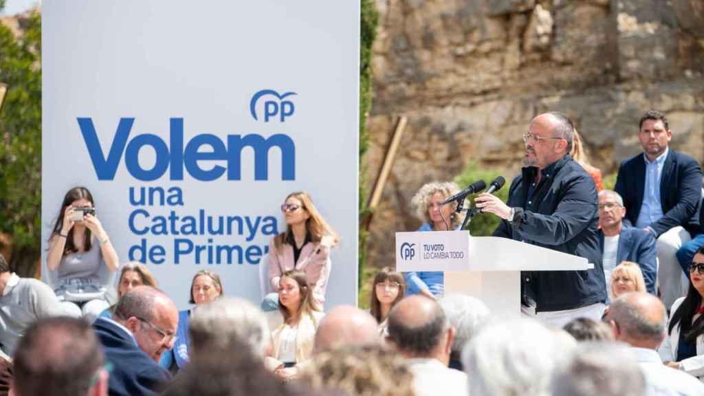 El presidente del PP interviene en una comida popular en Ulldecona, junto al candidato del PP a la presidencia de la Generalitat, Alejandro Fernández