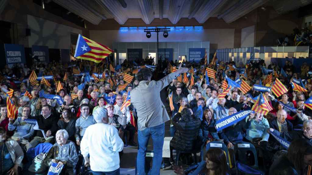 El expresident y cabeza de lista de JxCat para el 12M, Carles Puigdemont, protagoniza en Argelers un mitin de su partido este domingo.