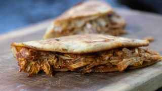 Una arepa, plato típico de la cocina venezolana