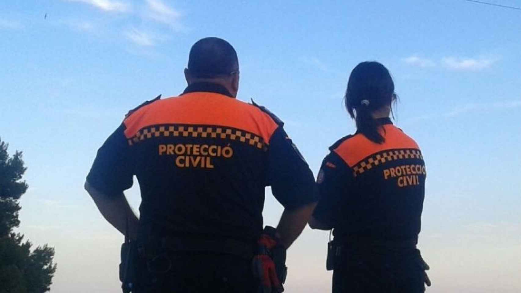 Dos agentes de Protecció Civil