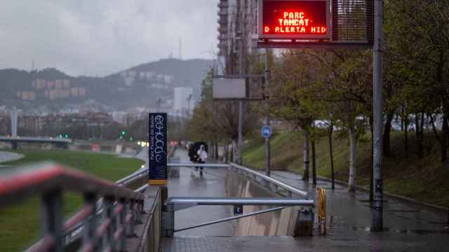 Santa Coloma de Gramenet (Barcelona) cierra el paso al lado del río Besós por la tormenta