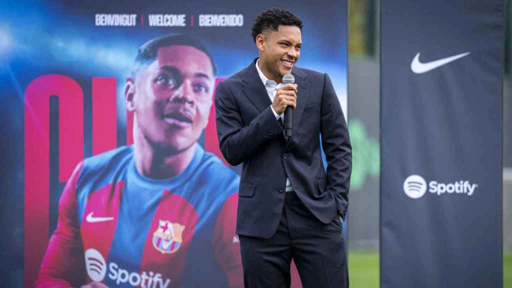 Vitor Roque, durante su presentación oficial con el Barça