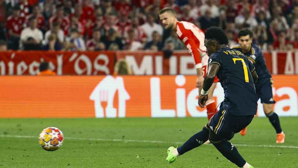 Vinicius, de penalti, empata para el Real Madrid