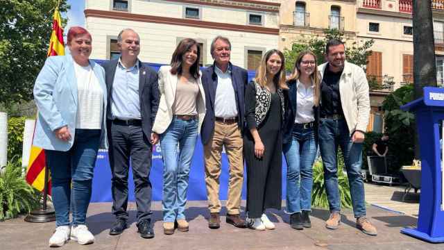 Artur Mas (c), con el resto de miembros de Junts, hoy