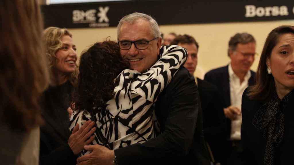 El consejero delegado de Puig, Marc Puig, celebra la salida a Bolsa de la compañía catalana, a 3 de mayo de 2024