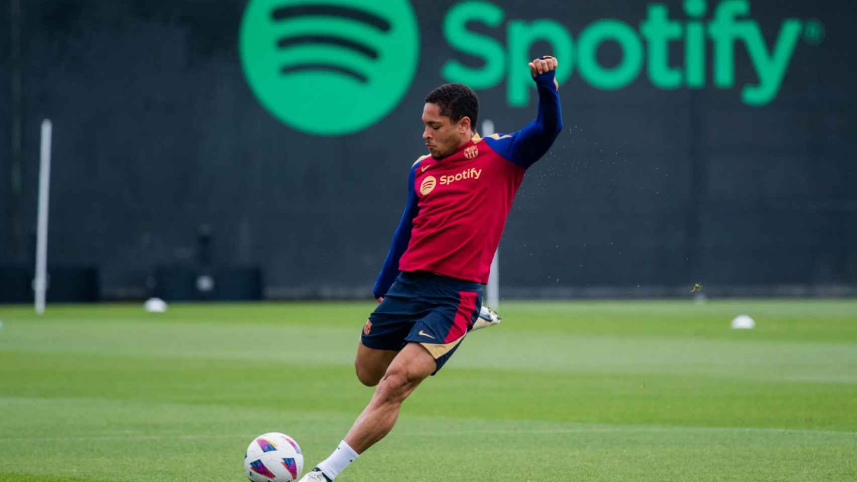 Vitor Roque, en una sesión de entrenamiento del Barça