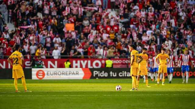 Los jugadores del Barça, cabizbajos tras un gol del Girona