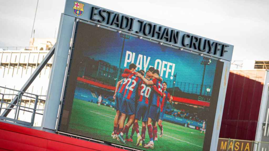 Los futbolistas del Barça B celebran la clasificación a los Playoffs