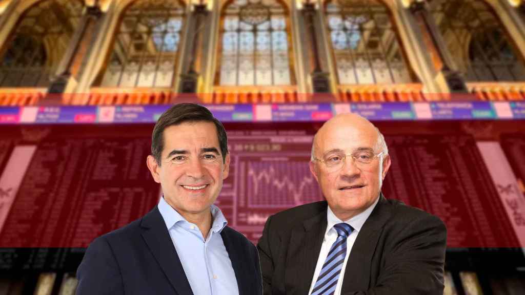 Los presidentes de Banco Sabadell, Josep Oliu (d), y BBVA, Carlos Torres (i)