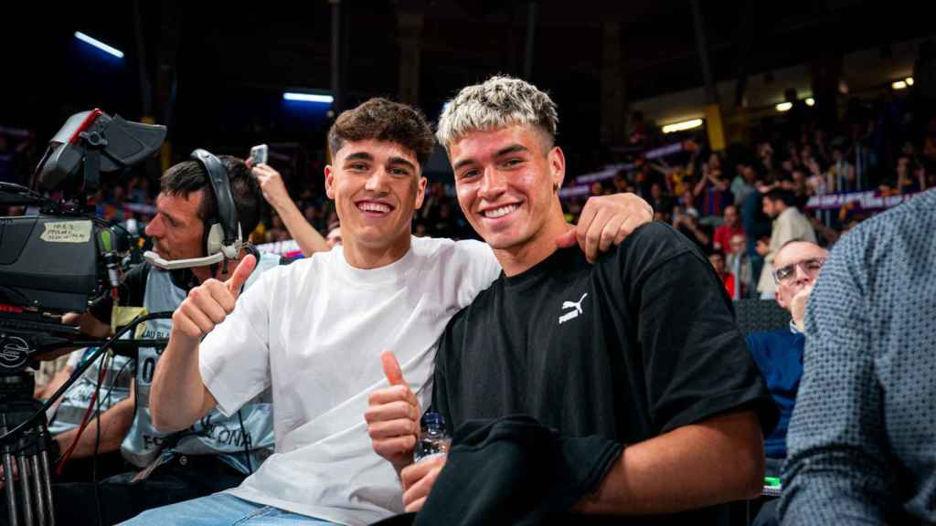Pau Cubarsí y Marc Guiu, en el Palau Blaugrana para apoyar al Barça de basket