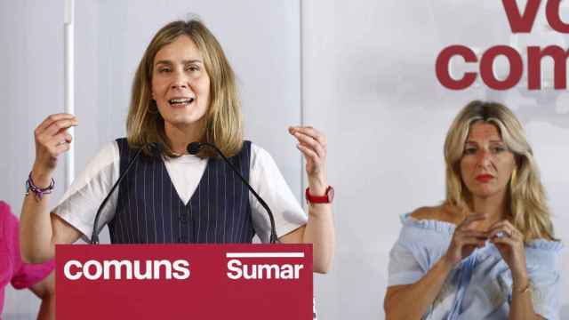 La candidata de Comuns Sumar a la presidencia de la Generalitat, Jéssica Albiach (i), en un mitin en Tarragona junto a la vicepresidenta del Gobierno y líder de Sumar, Yolanda Díaz (d)