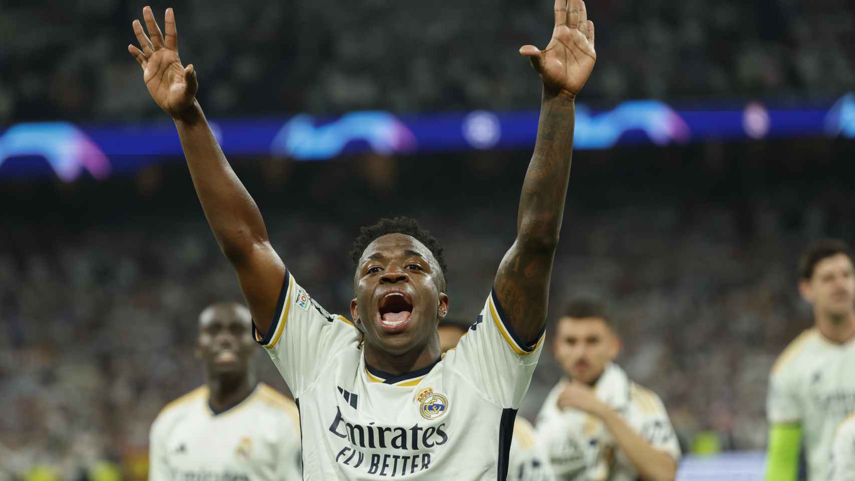 Vinicius Jr celebra el pase del Real Madrid a la final de la Champions League