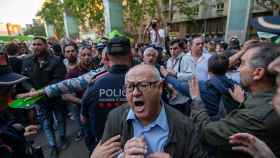 Varias personas contrarias a un mitin de VOX en Reus (Tarragona)