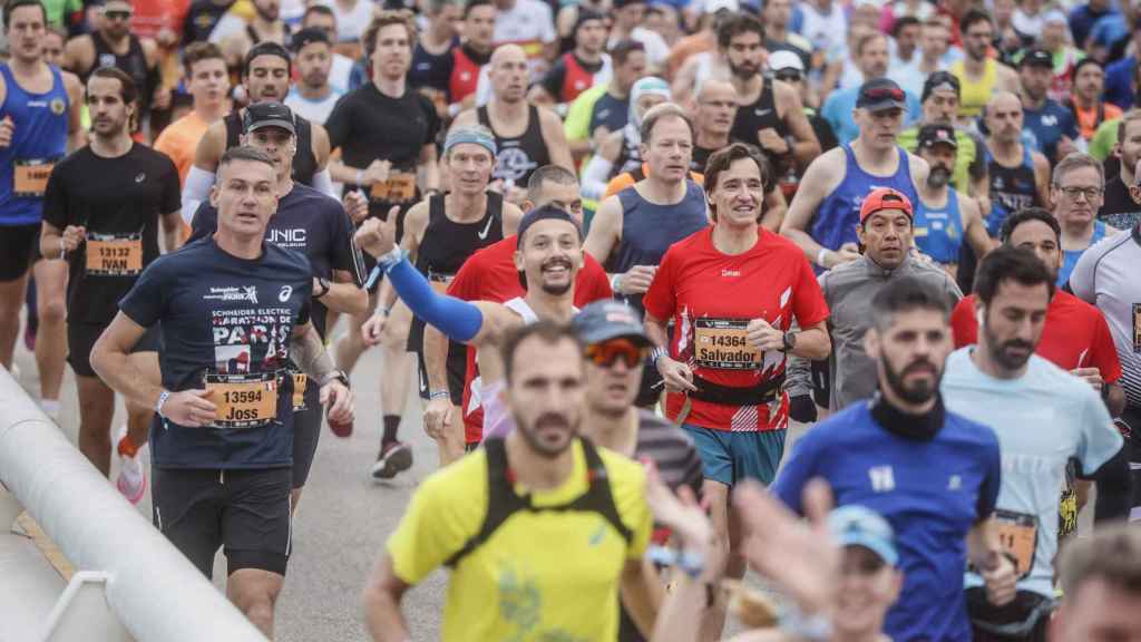 El candidato del PSC, Salvador Illa, en una maratón