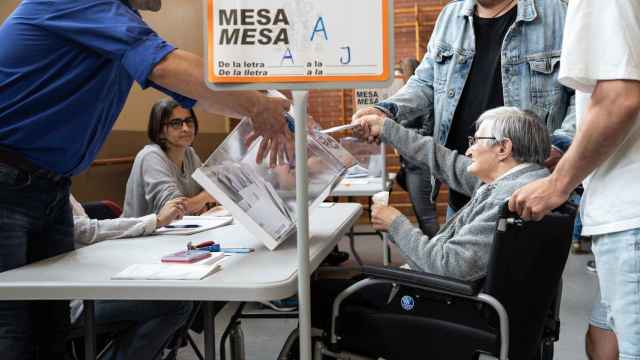 Elecciones del 12M en la escuela Amadeu Vives de Sabadell