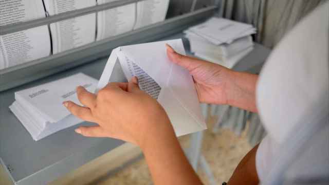 Colegio electoral en la Escuela Sant Joan, en Montgat (Barcelona)