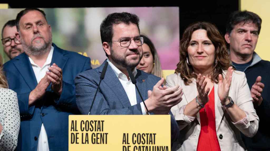 Aragonès aplaude a los militantes en la sede electoral de ERC