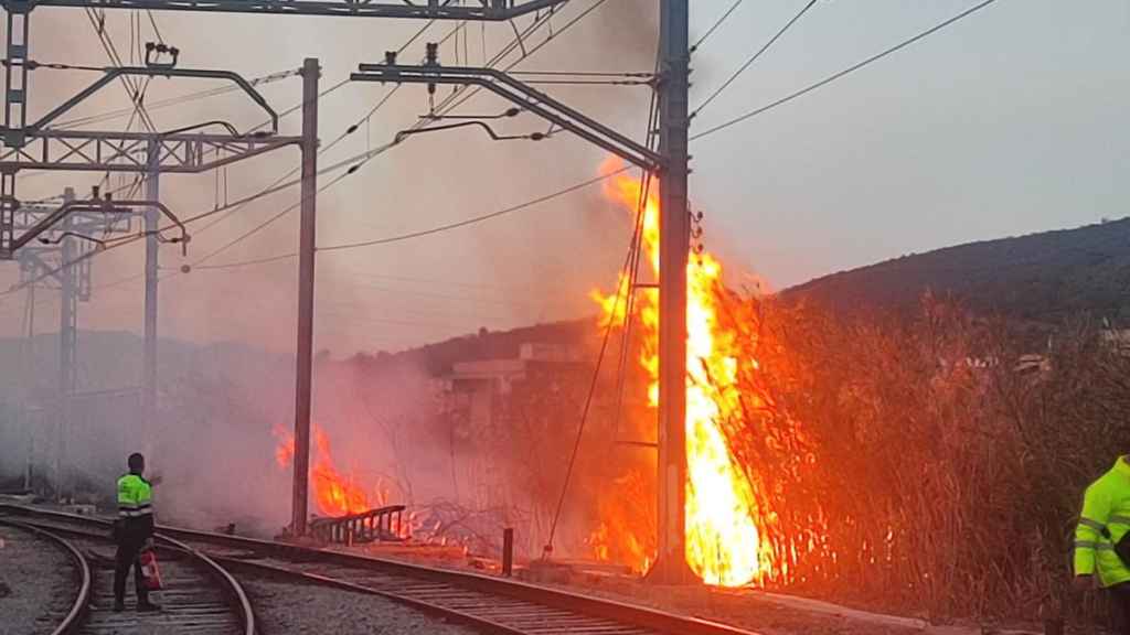Incendio en las cercanías de Montcada Bifurcación por el robo de cable del pasado domingo 12 de mayo