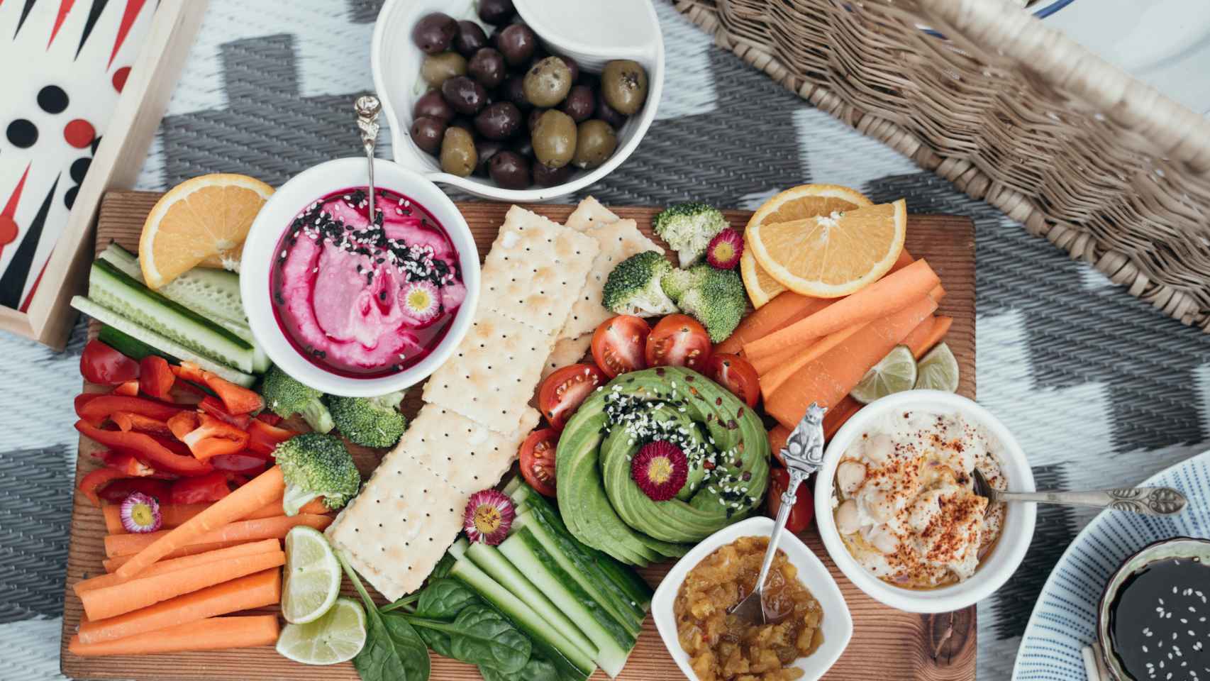 Diversos platos de comida