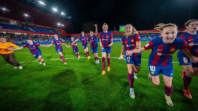 Las jugadoras del Barça Femenino celebran la Liga F en el Estadi Johan Cruyff